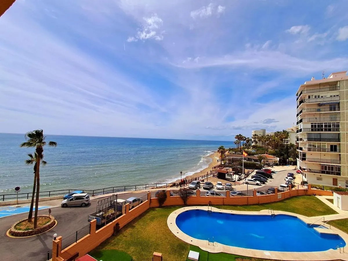 Beachfront Studio Sitio de Calahonda Daire