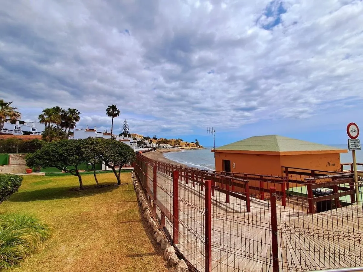 Beachfront Studio Sitio de Calahonda